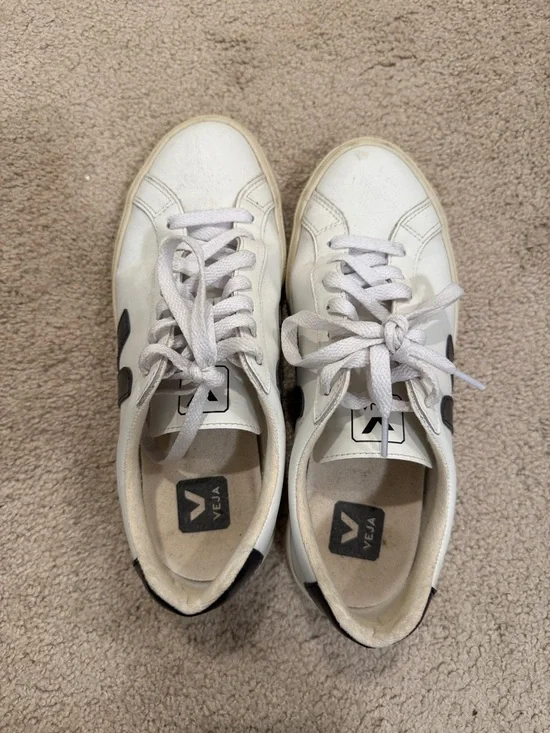 Veja Sneakers in White/Black - Picture 4 of 6